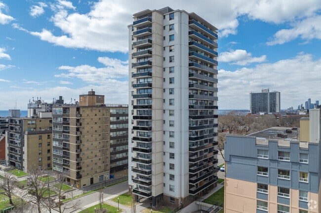 Building Photo - Imperial Towers
