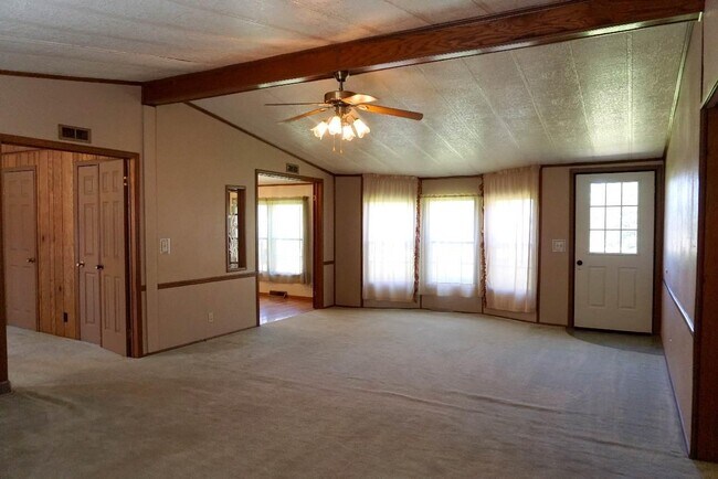 Foto del edificio - 9211 Oak Grove Rd
