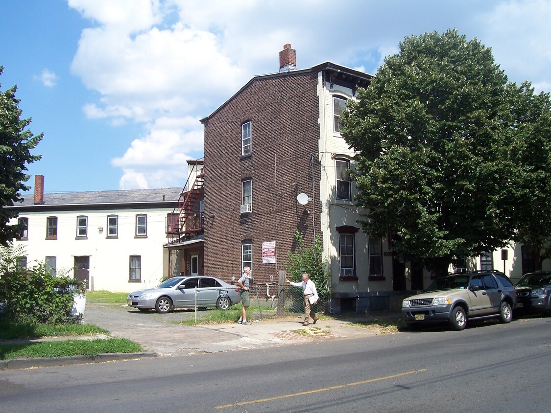 Building Photo - 1024-1040 S Clinton Ave