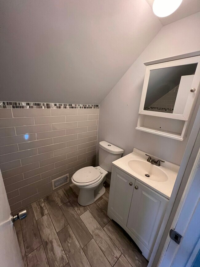 Building Photo - 8 Marboro Ln