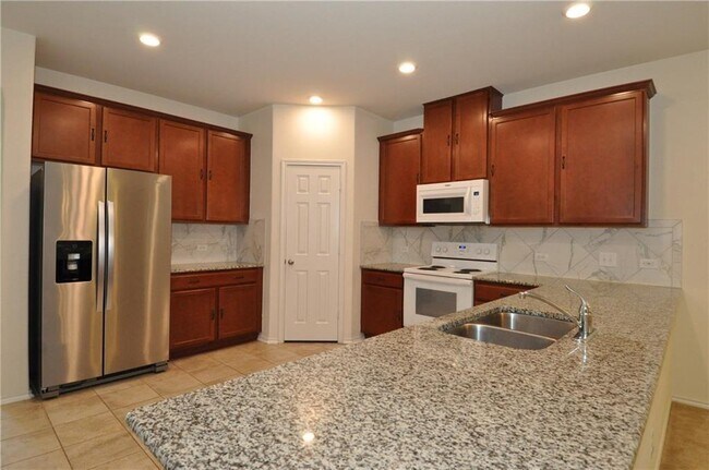 Foto del edificio - 16506 Brogan Ln