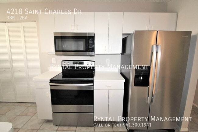 Foto del edificio - 4218 St Charles Dr