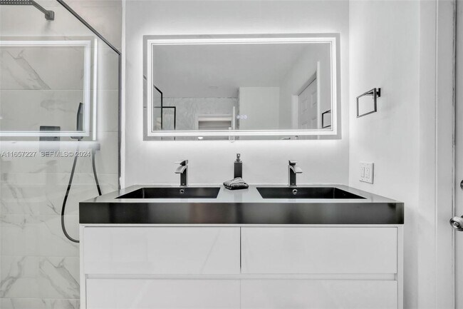 Foto del edificio - 5830 NE 14th Rd