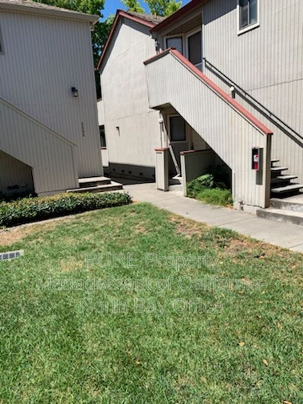 Building Photo - 2549 Westberry Dr