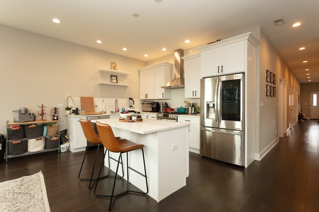 Building Photo - 1906 S Loomis St