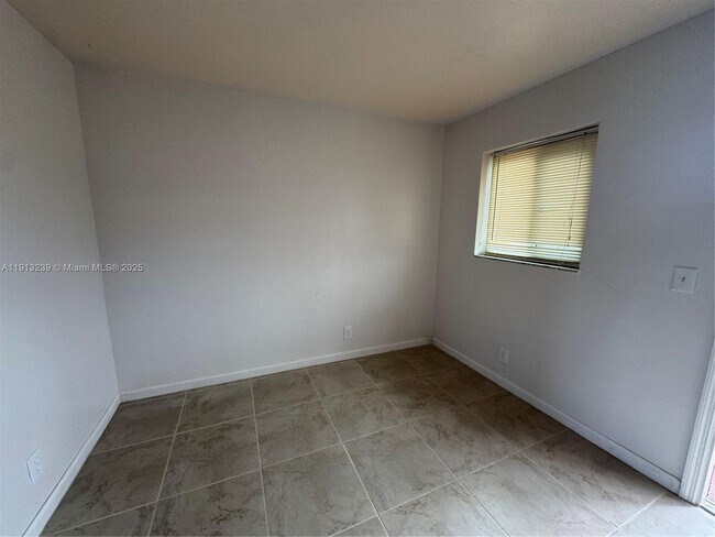 Foto del edificio - 6322-6324 Eaton St