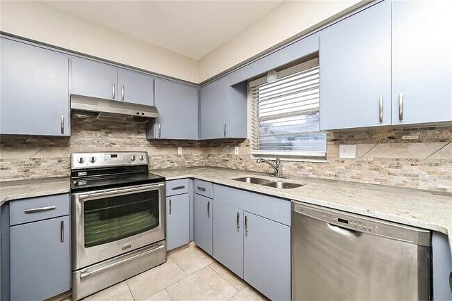 Building Photo - 1406 Cromwell Dr