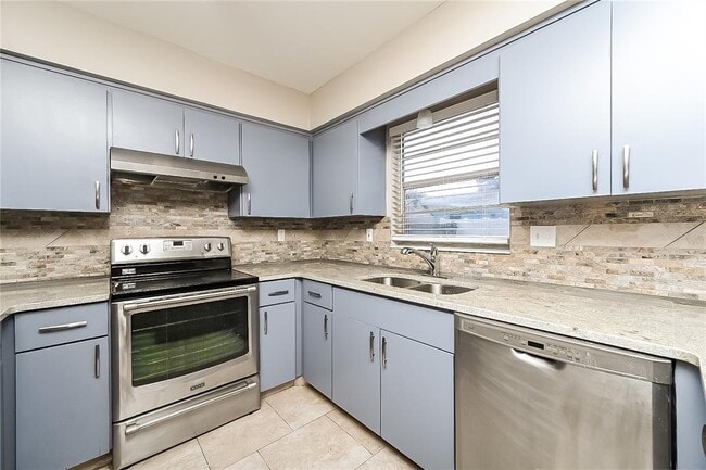 Foto del edificio - 1406 Cromwell Dr