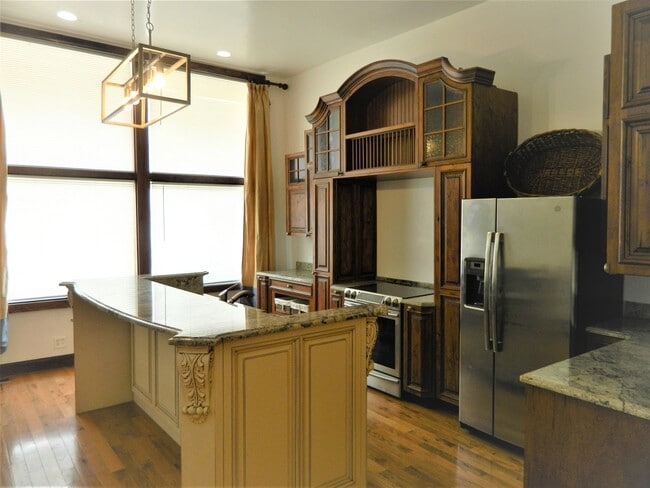 Building Photo - 2425 N Clybourn Ave