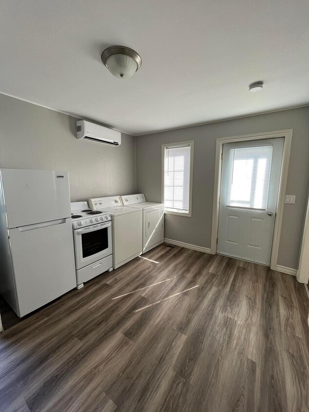 Primary Photo - 11123 Rue Principale