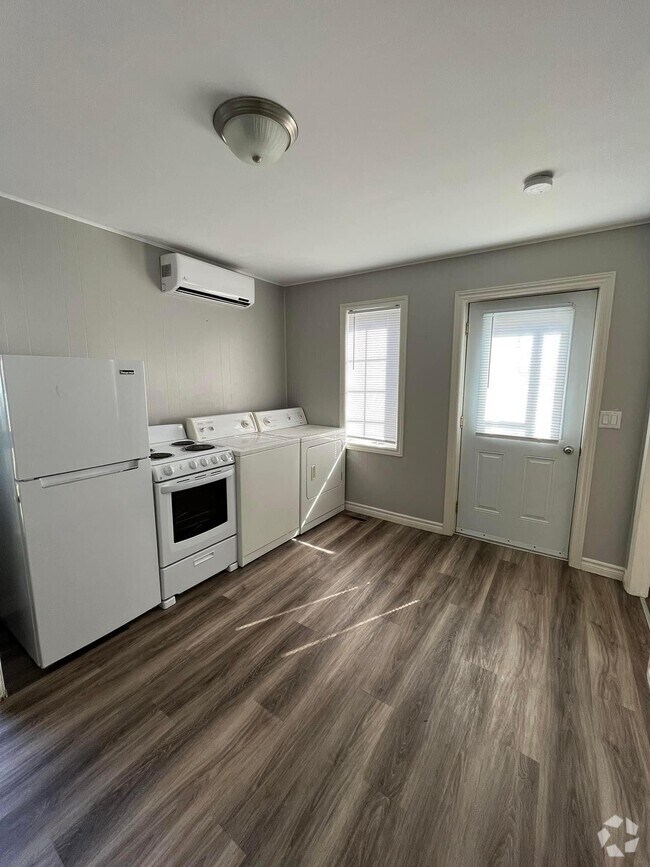 Building Photo - 11123 Rue Principale