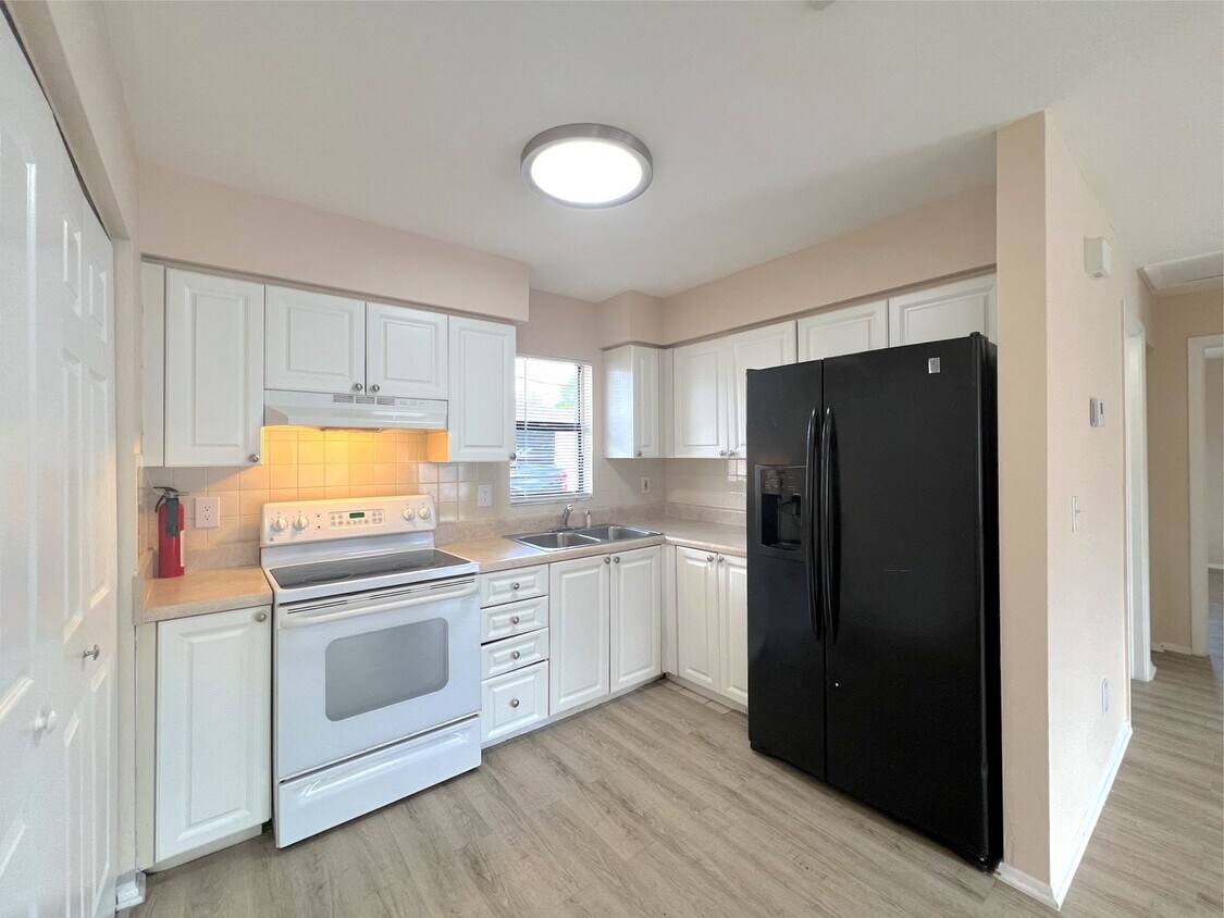 Foto principal - Charming 2 Bedroom, 1 Bath Duplex in Fort ...