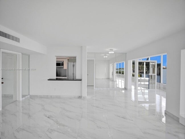 Building Photo - 286 Bal Bay Dr