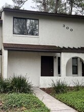 Building Photo - 2635 SW 35th Pl