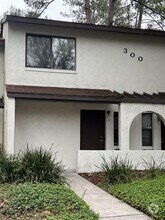 Building Photo - 2635 SW 35th Pl