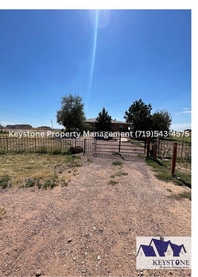 Foto del edificio - Property on 1.75 Acres With A Horse Barn. ...