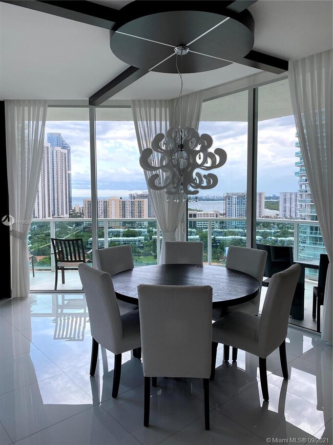 Foto del edificio - 250 Sunny Isles Blvd