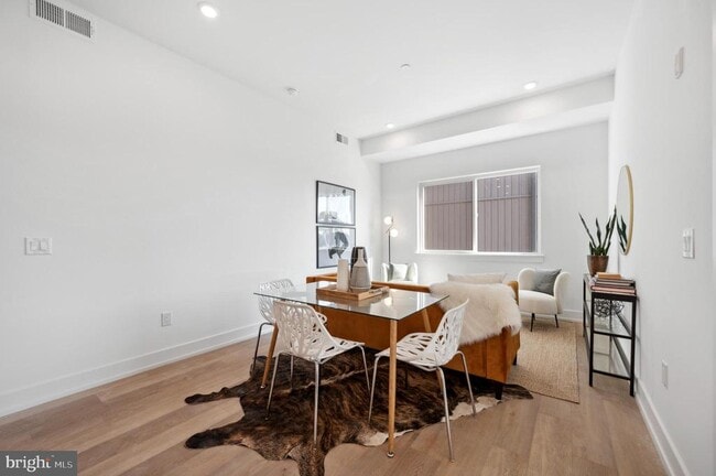 Building Photo - 3037 Richmond St