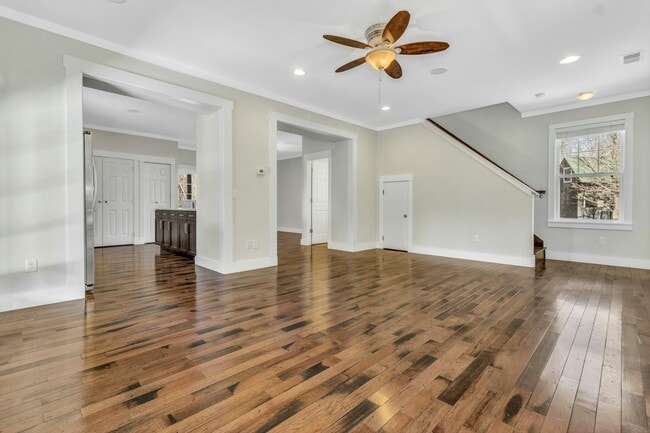 Building Photo - 116 Unaka Ave