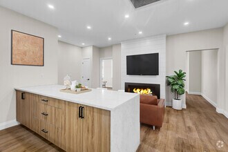 Building Photo - 487 Campbell Av
