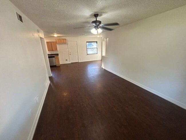 Building Photo - Ready to move in...