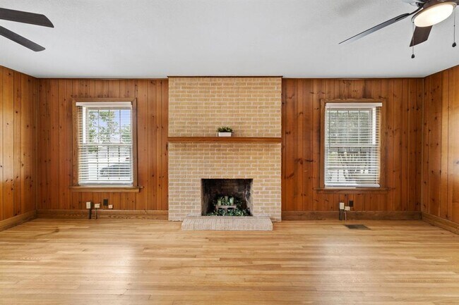 Building Photo - 1013 E 38th 1/2 St