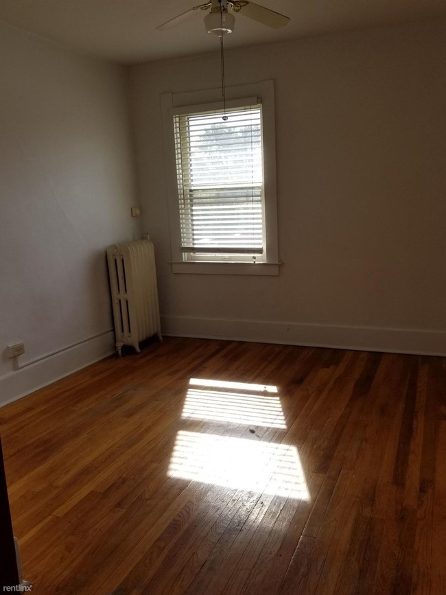 Building Photo - 1 br, 1 bath Apartment - 1391 W Sylvania Ave