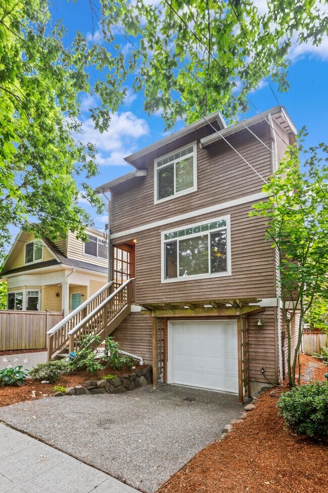 Building Photo - 3Bd/2.5Ba Seattle Home