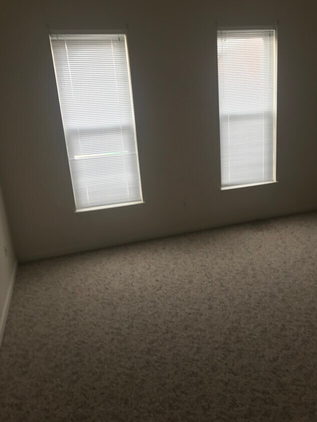 Living room - 700 Maine St