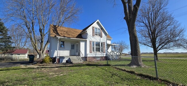 Building Photo - 880 N Farnham St