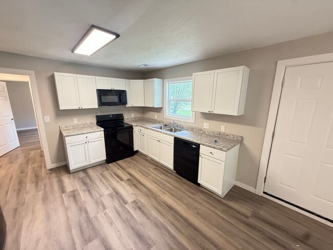Building Photo - 3 Bed 2 Bath Springfield, MO