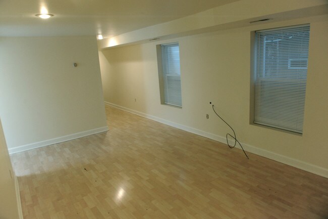 Building Photo - 502 W 45th St