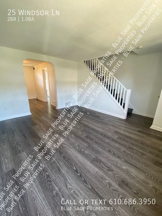 Building Photo - Beautiful 2 Bedroom 1 Bath Apartment in Cl...