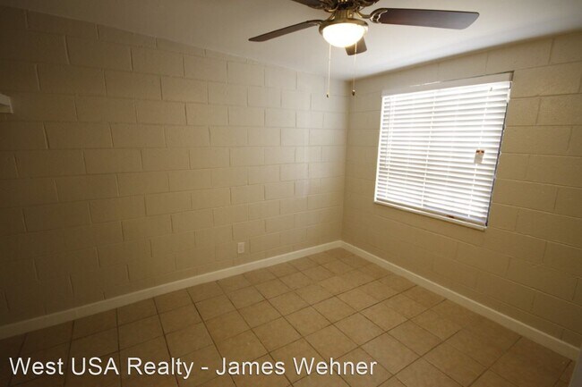 Building Photo - 2444 E Danbury Rd