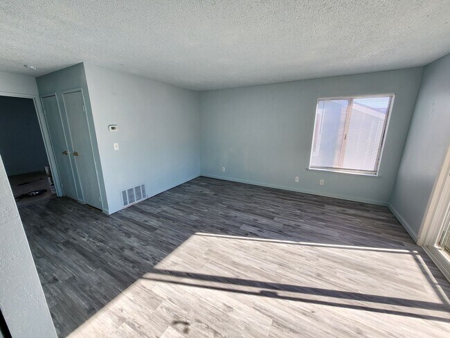 Foto del edificio - Charming Condo for Rent in Prime Location!
