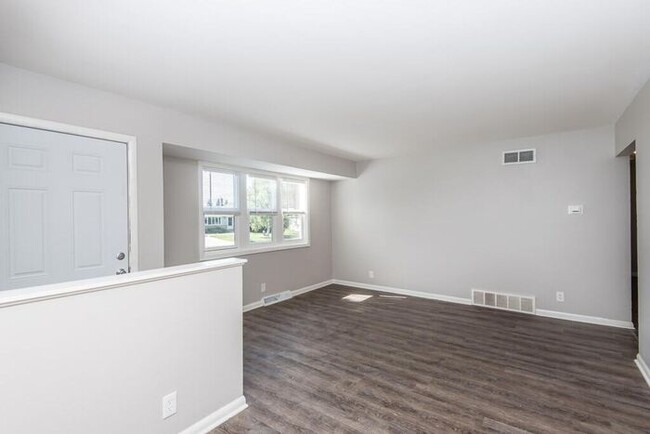 Building Photo - Newly Remodeled Ranch Style Home