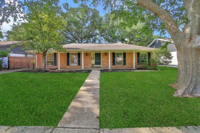 Primary Photo - 5506 Braesvalley Dr
