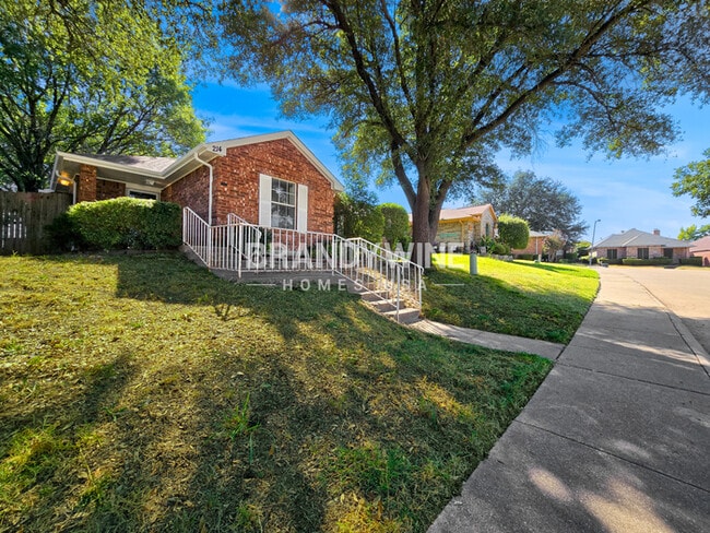 Building Photo - 214 Streamside Dr