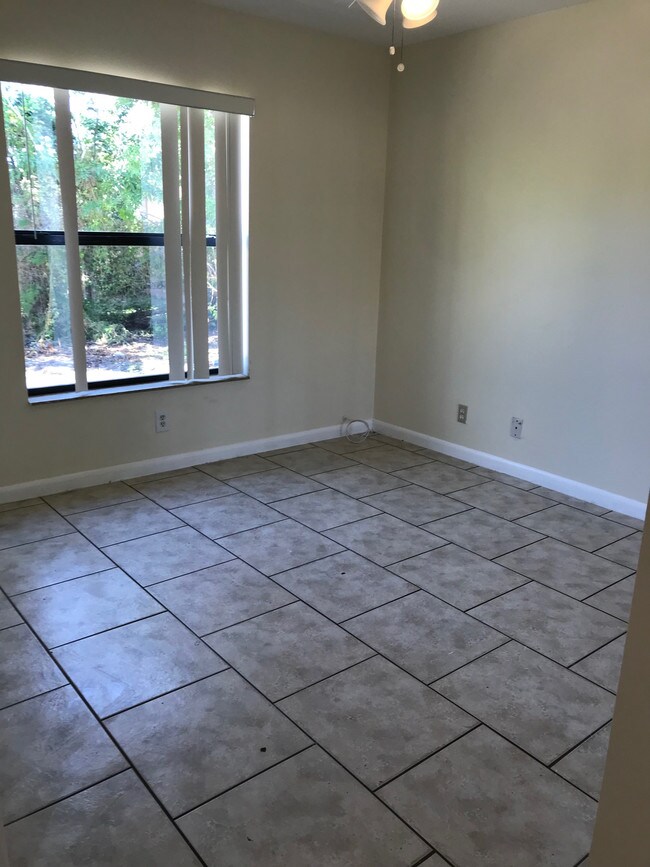 Foto del edificio - 711 SW 3rd Pl