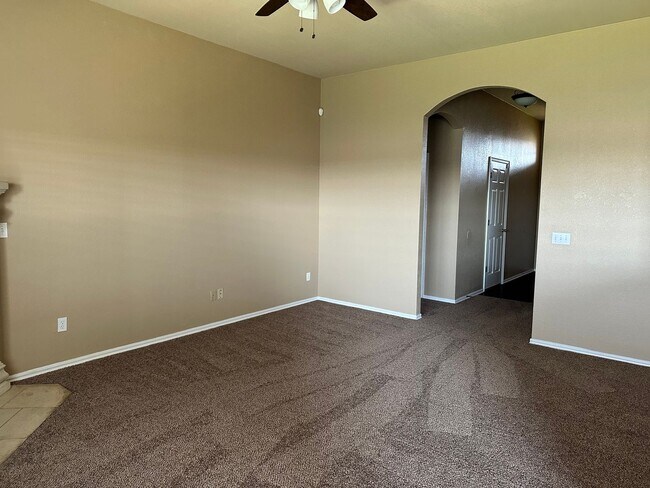 Foto del edificio - Beautiful home located in the Waterstone area! NO PETS!