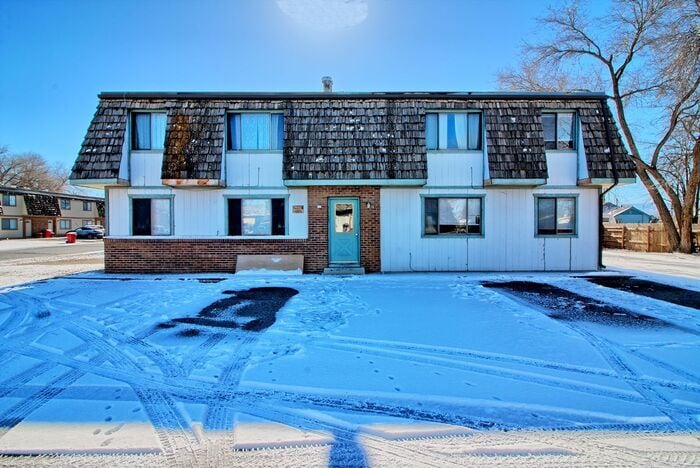 Primary Photo - Spacious 2BR in Clifton 4-Plex - Private Parking included