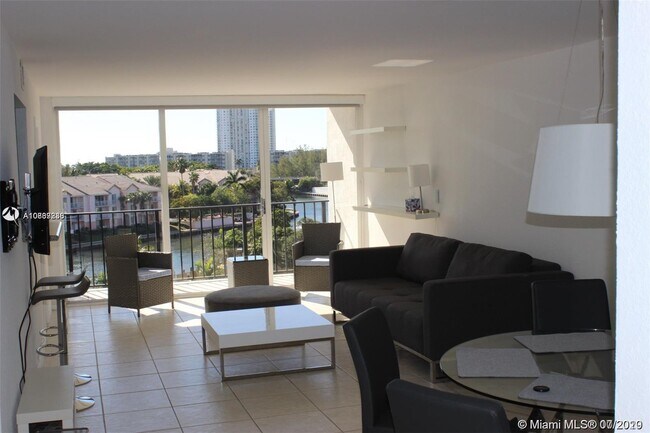 Building Photo - 200  Leslie Dr 618 Hallandale Beach Fl 33009