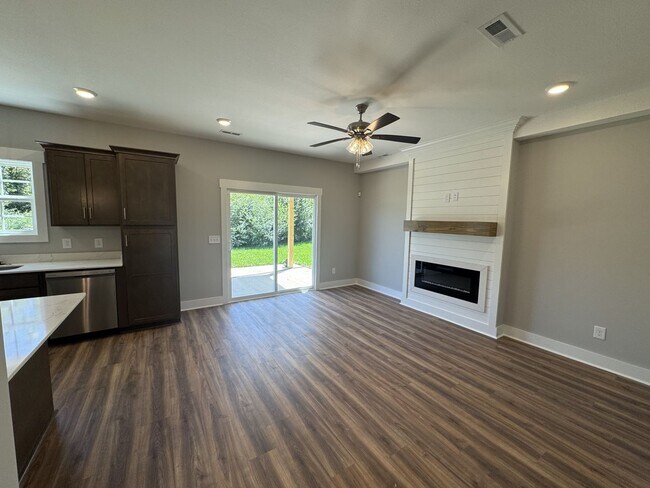Building Photo - 4 Bedroom 3 Bath Luxury Home Near Madison ...