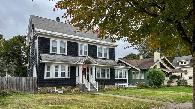 Building Photo - 106 Maple St