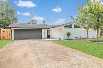 Building Photo - 10055 Larston St