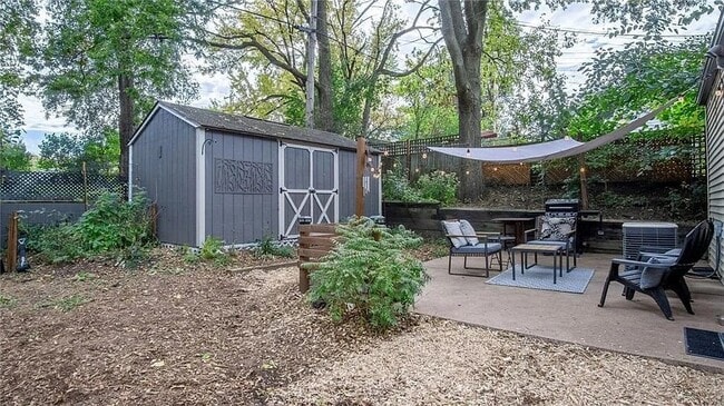 Building Photo - 1011 E Grand Ave