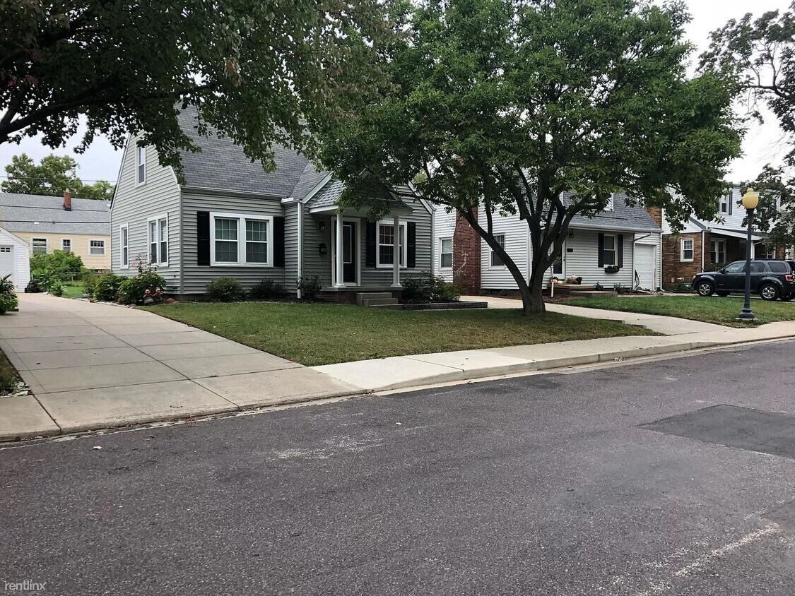 2 br, 1 bath House 1013 E Norwood Ave House Rental in Peoria, IL