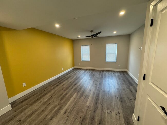 Master Bedroom - 2467 Amber St