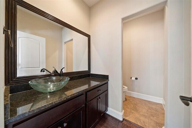 Foto del edificio - 835 Garden Oaks Trce