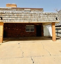 Building Photo - 500 W Kiowa Ave